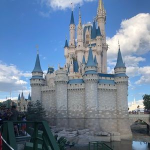 Meet your Posher, Sheyna